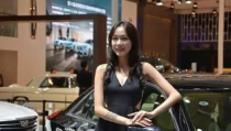 车模小姐姐大象腿照片,性感魅力引发热议