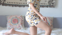 毛衣碎花连衣裙小姐姐穿,毛衣搭配展现时尚韵味